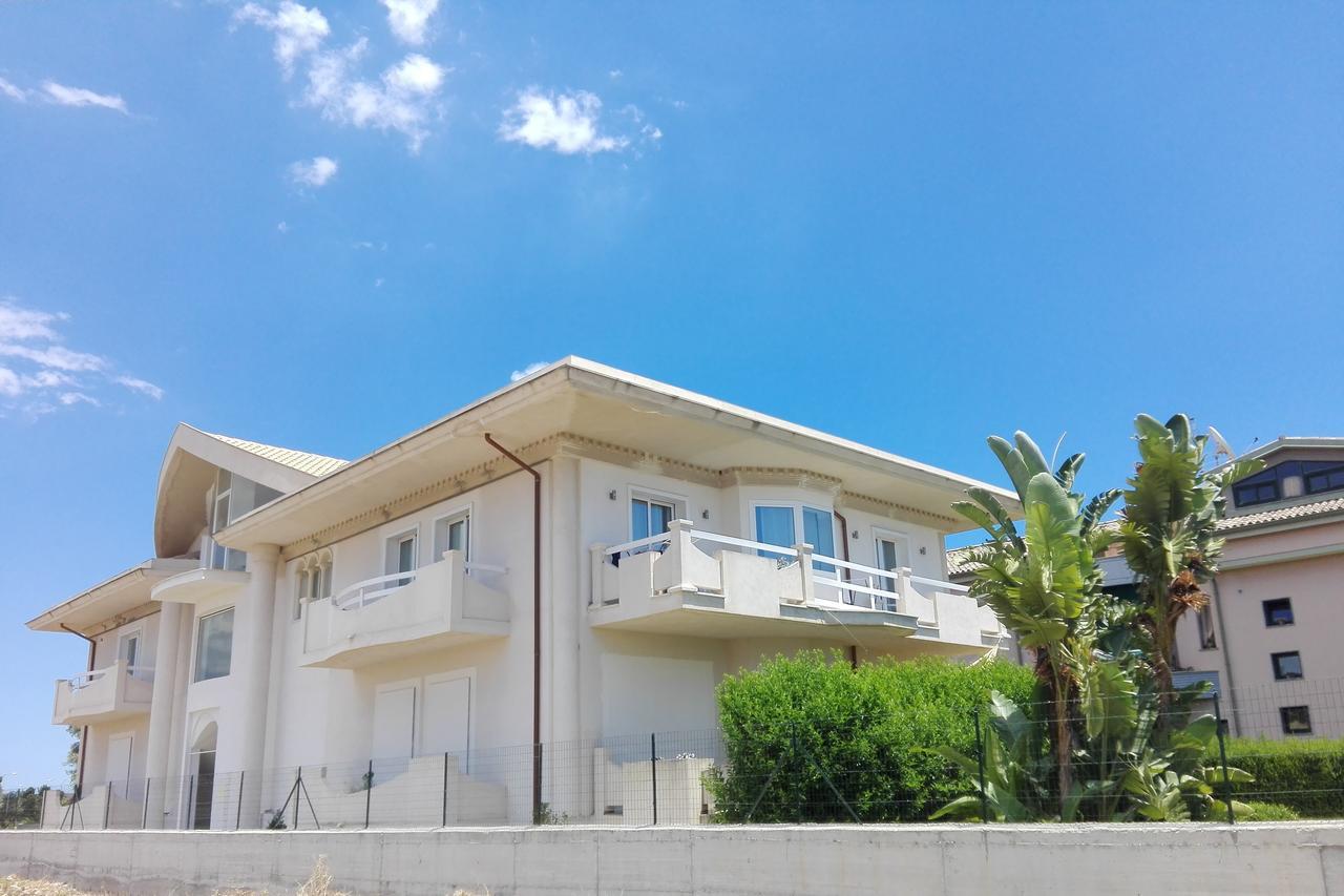 Ermes Bed & Breakfast Авола Екстериор снимка